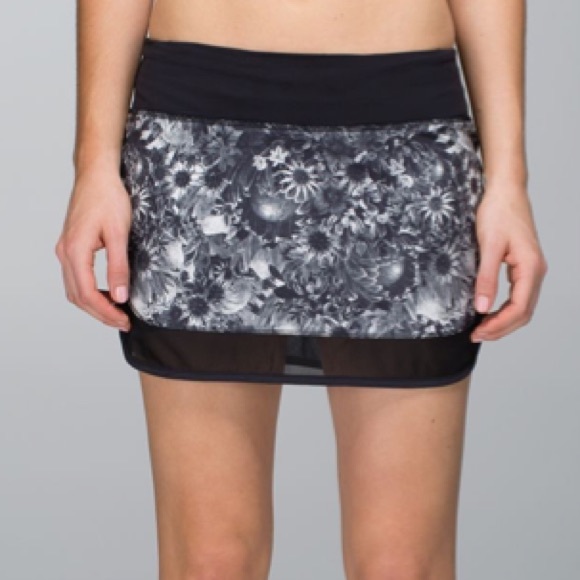 Lululemon Hotty Hot Skirt - Picture 2 of 7